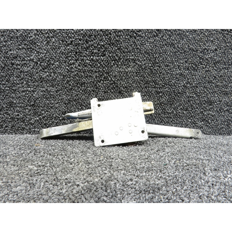 0711020-8 (Use: 0711032-1) C182A Cabin Door Handle Latch Assembly