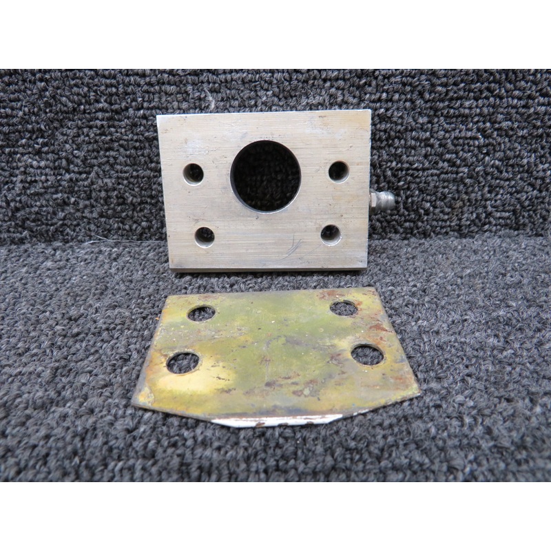 210067-8, 510004-13 Mooney M20E Main Gear Bracket Attachment and Plate RH