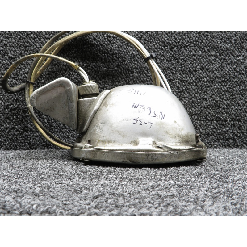 D-7585-18 Learjet 35A Taxi Light Assembly RH with Mounting Bracket