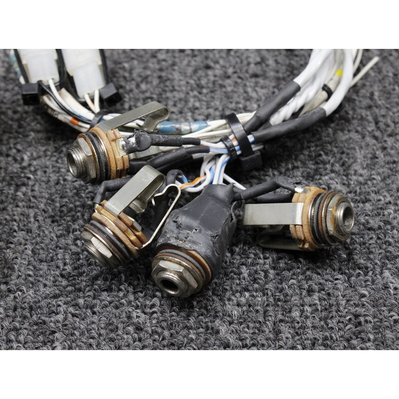 Piper PA28-181 Mic and Audio Jack Set of 8 with Cover Plates