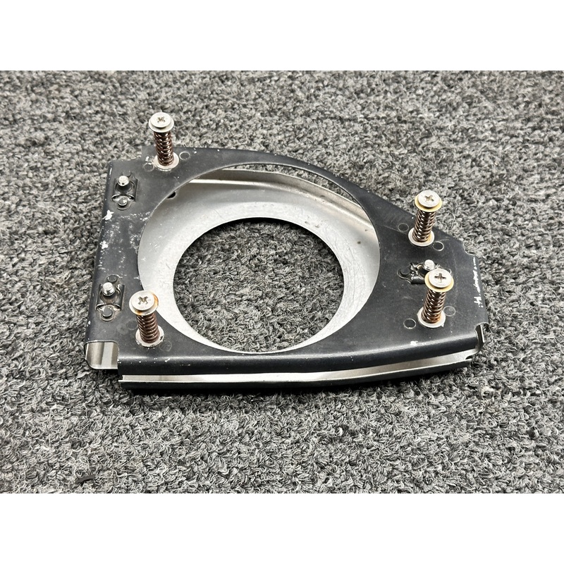 RD-5005-R Piper PA32R-301T RMD Wing Tip Landing Light Retainer RH (Aftermarket)