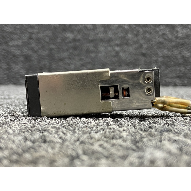99-220-6B1-7995 Lear Jet 55 Pitch & Alt Hold Annunciator Light Switch Assy