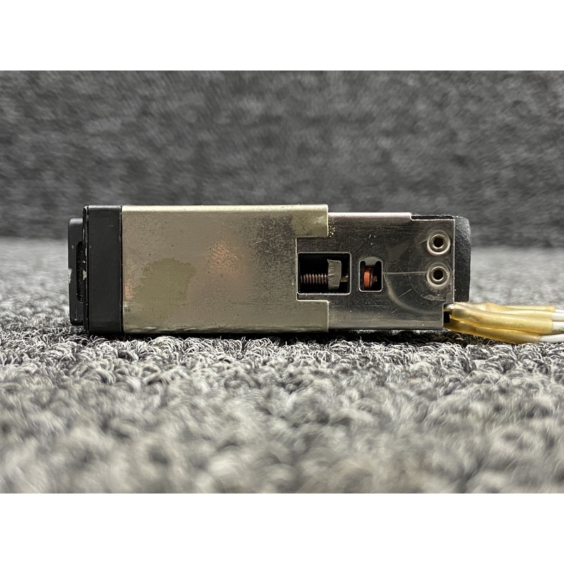 99-220-6D1-9882 Lear Jet 55 GS Arm, GA, LRN, GS Capt Annunciator Light Switch