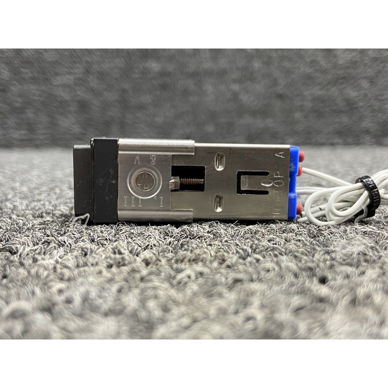 99-220-6H1-2725 Lear Jet 55 Windshear Annunciator Light Switch Assembly