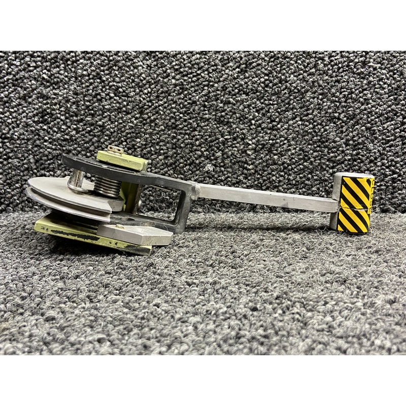 5415594-16, 5415073-8 Lear Jet 55 Upper Cabin Door Release Handle w Support
