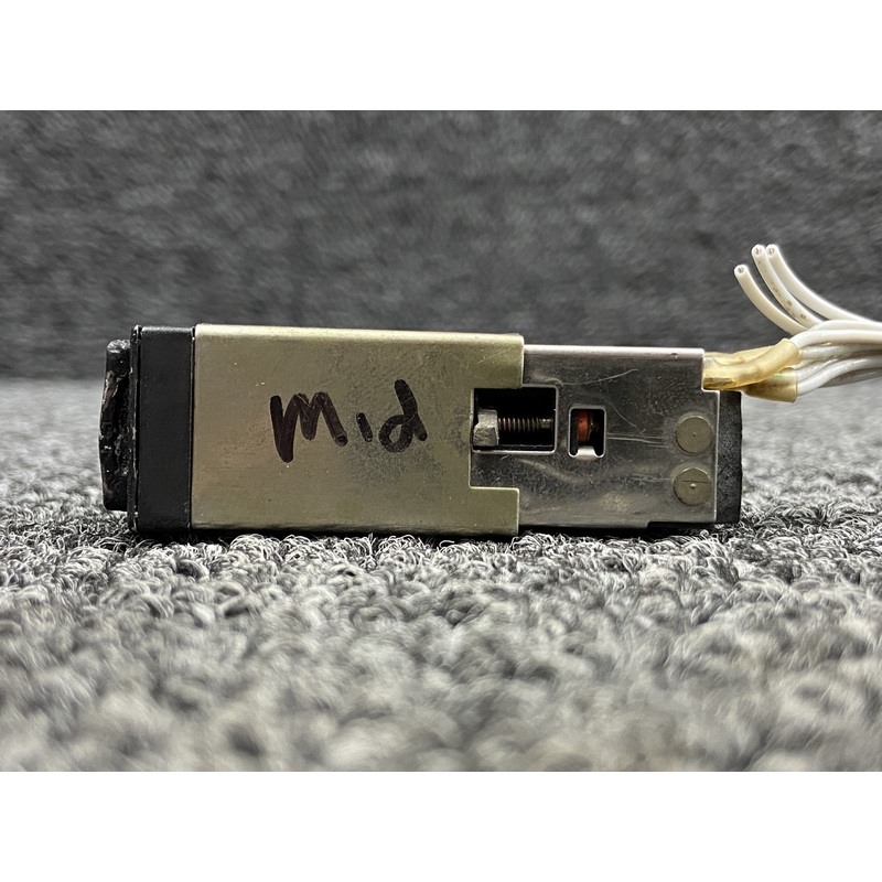 99-220-6D1-9528 Lear Jet 55 Alt Hold, Alt & GS Arm VS Annunciator Light Switch