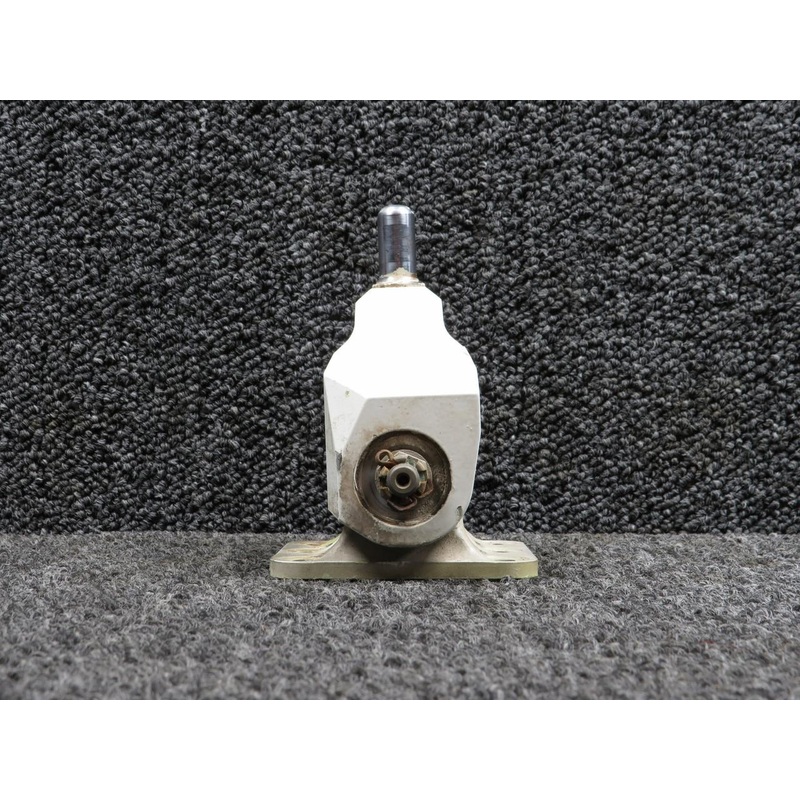 137238B405 Pivot Bracket LH Aileron