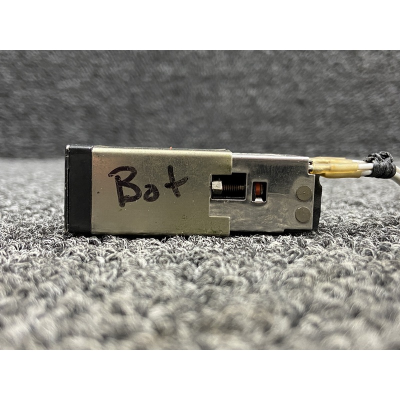 99-220-6D1-9529 Lear Jet 55 GS Capt, ALT Capt, Annunciator Light Switch Assy