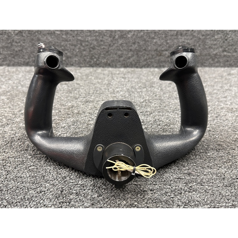 100572-004 Piper PA28-181 Control Wheel Assembly with Switches RH (Dia: 1.120)