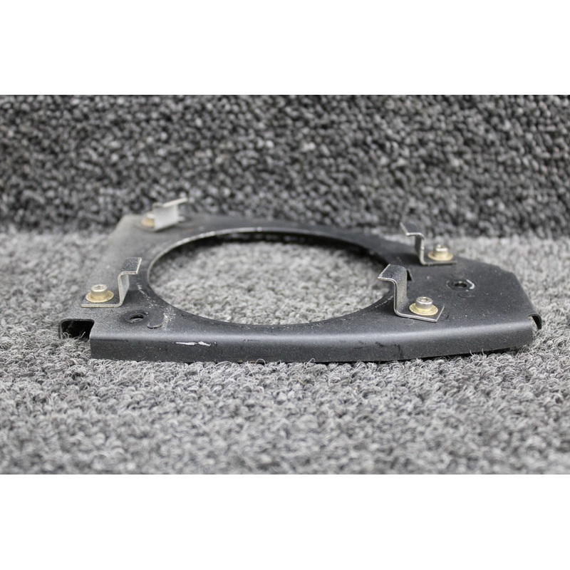 RD-5005-R Piper PA28RT-201T Wing Tip Landing Light Retainer RH (Aftermarket)