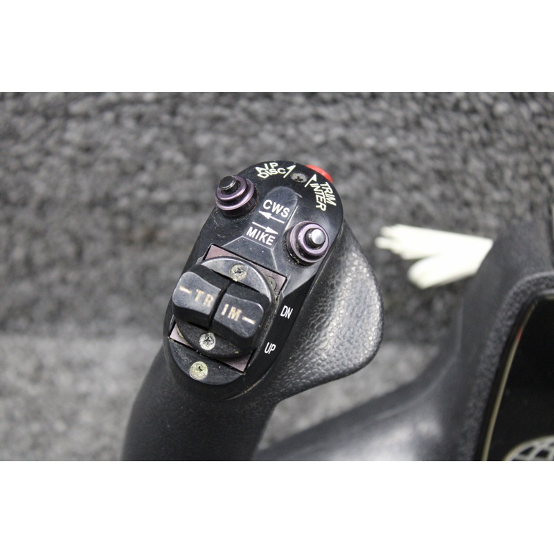 100572-004 Piper PA32R-301T Pilot Control Wheel Assembly w Switches (D: 1.125)