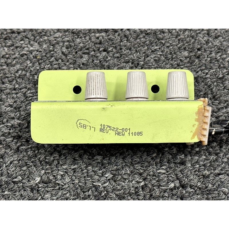 107522-001 Piper PA28-181 Main Power Supply Clip Assembly with Fuses