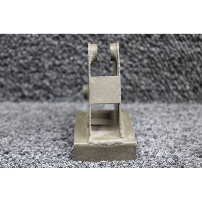11682-000 Piper PA22 Flap Hinge Inboard (New Old Stock)