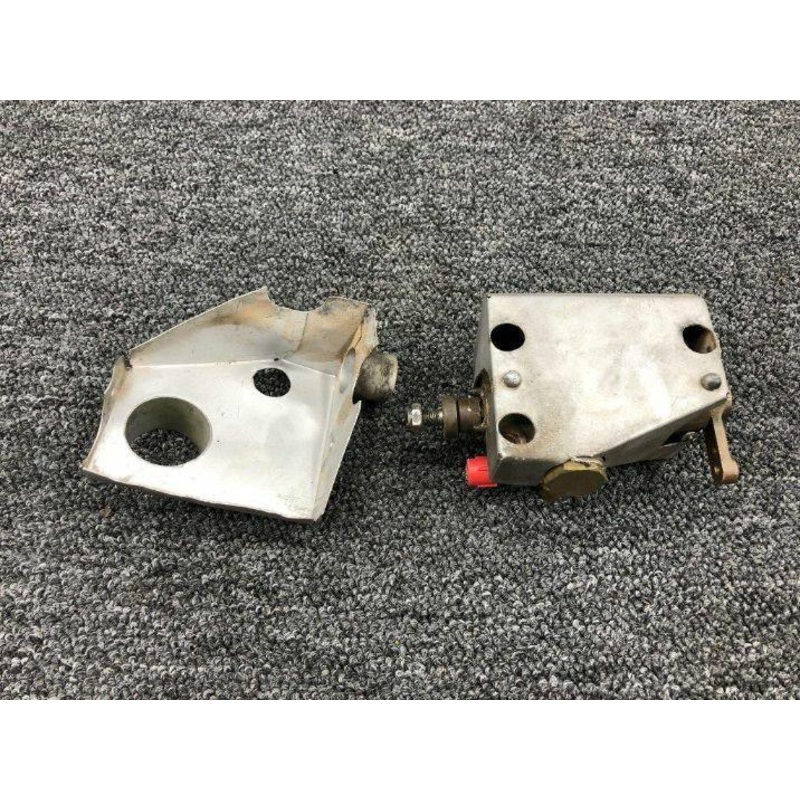 629904-6 Cessna 320 Continental TSIO-470-B Throttle Control Body W/ Shield