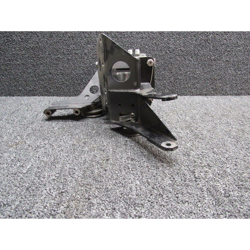 101173-004 (USE: 101173-007) Piper PA28-181 A/C Compressor Assembly