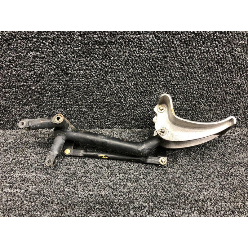 720017-007 / 720016-001 Mooney M20J Rudder Pedal Pilot LH W/ Rod & Crank