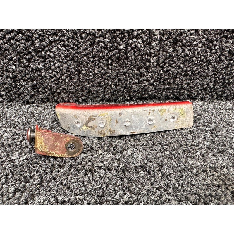 550031 (ALT: 550031-000) Mooney M20C Landing Gear Door Bracket Assembly RH
