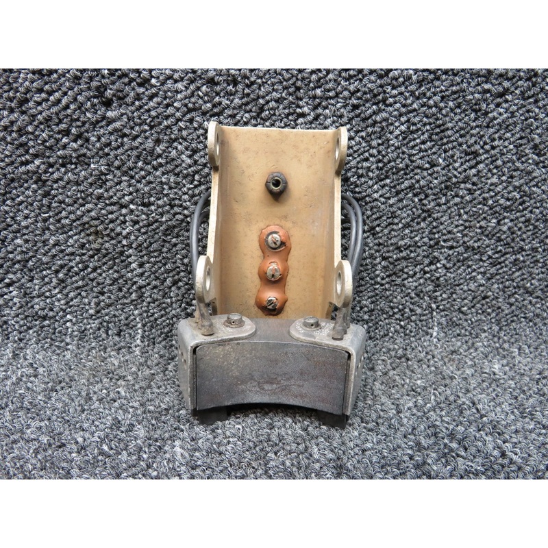 C40027 / B40012 Cessna 421B De-Ice Brush Block W/ Bracket (Volts: 28)