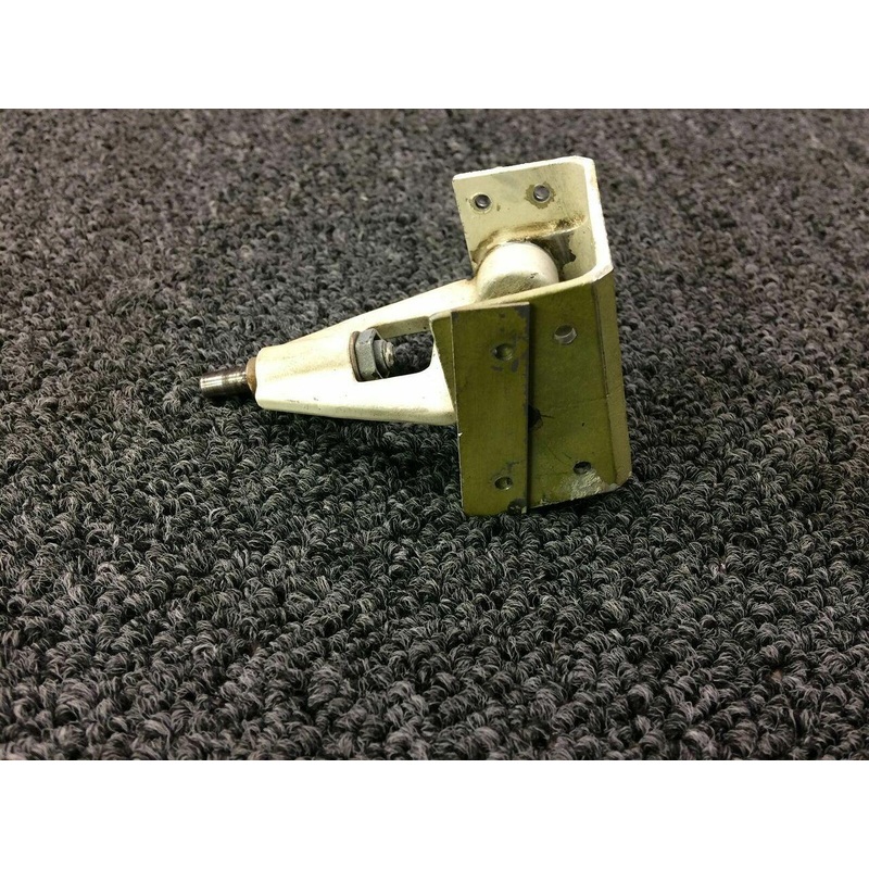 106709-002, 82842-002 Piper PA46-350P Yoke and Fitting Aileron Drive