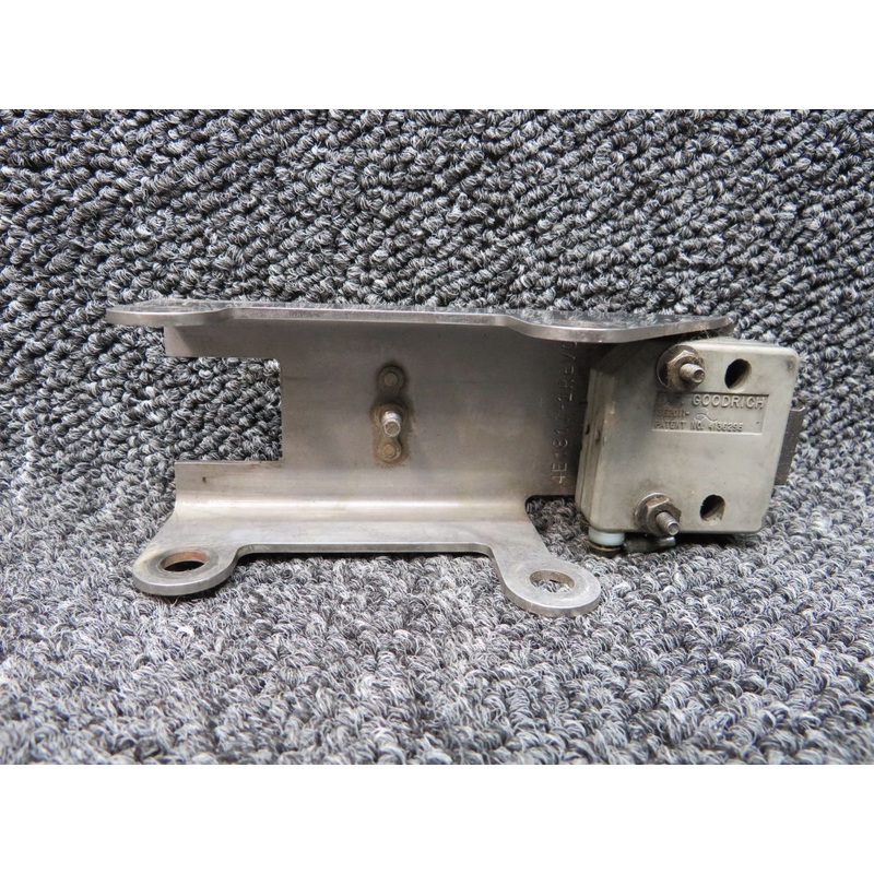 4E1817-1 Continental IO-550-C Bracket Propeller De-Ice W/ Brush Block
