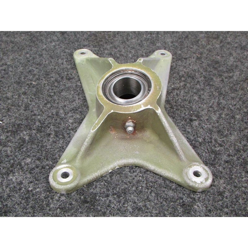 Piper PA28-200R Fitting Fwd Trunnion P/N  67040-012 (SA)