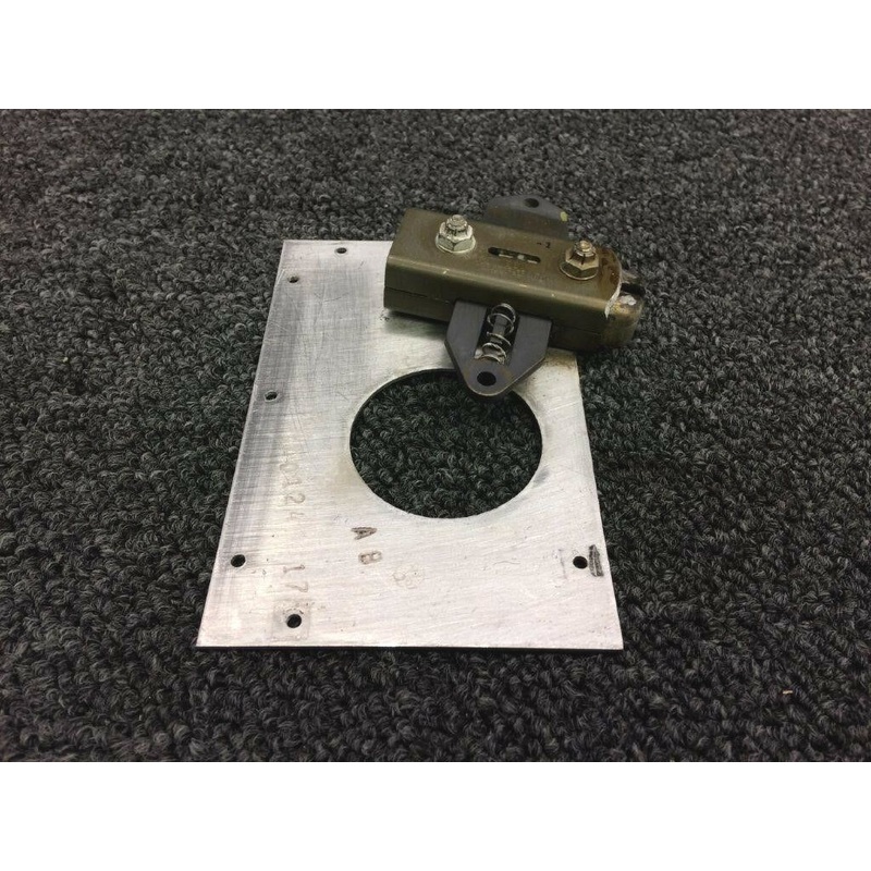 H-910-1, 340124-017 Mooney M20E Cabin Door Latch Assembly w Plate